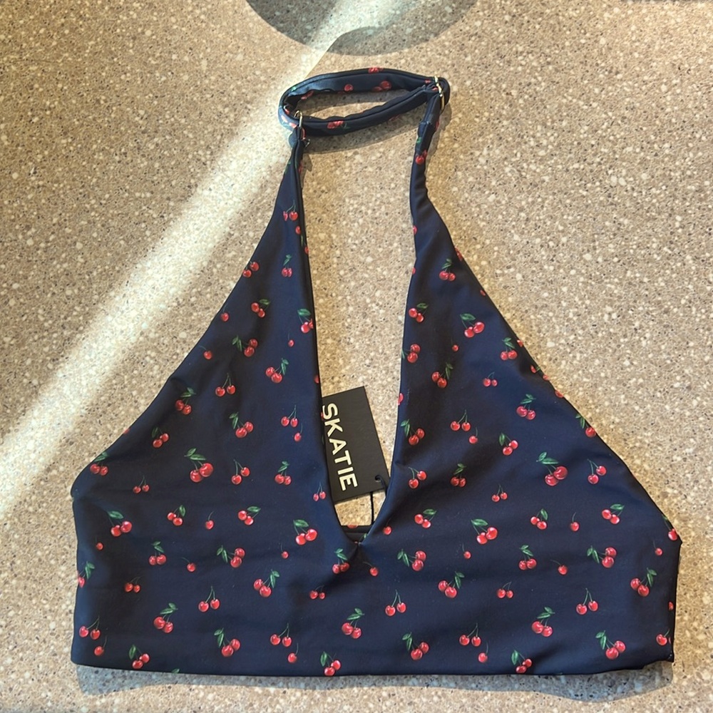 NWT Skatie bikini top size L